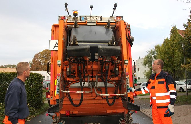 Im Rahmen der SPD Praxistage war Landrat Matthias Jendricke mit der M&uuml;llentsorgung unterwegs (Foto: Jessica Pieper)