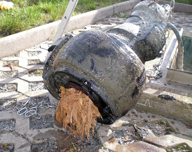 Verstopfte Schmutzwasserpumpe (Foto: Stefan Weisbrich (Stadtentw&auml;sserungsbetrieb Nordhausen))