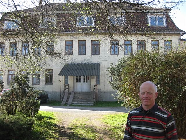 Fleischer vor dem Gutshaus (Foto: SPD)