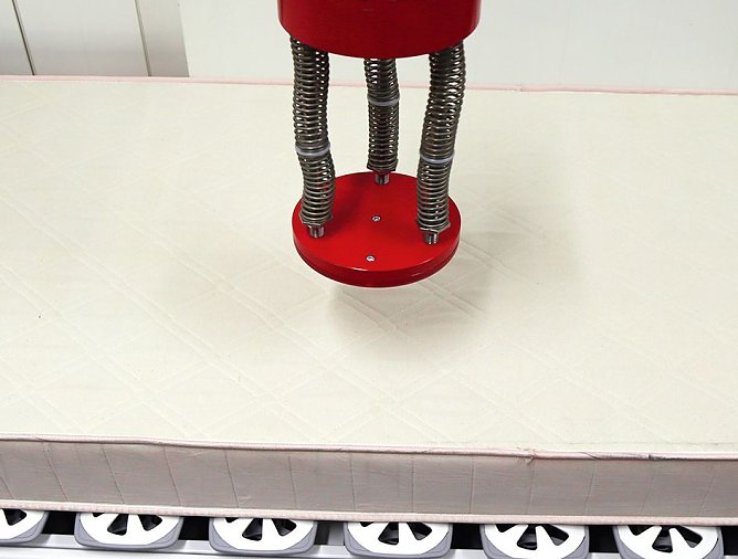 Crashtest Lattenrost (Foto: Stiftung Warentest)