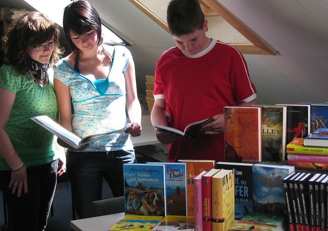 Freude beim Lesen (Foto: S. Meyer) Freude beim Lesen (Foto: S. Meyer)