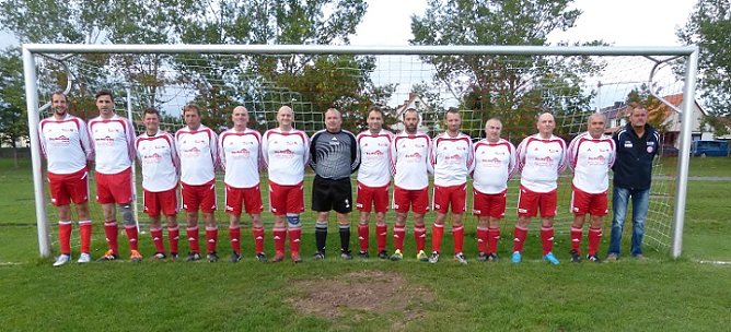 Die "Zweite" - bei Salzas alten Herren gibt es nach oben keine Altersgrenzen (Foto: S. Lutze) Die "Zweite" - bei Salzas alten Herren gibt es nach oben keine Altersgrenzen (Foto: S. Lutze)