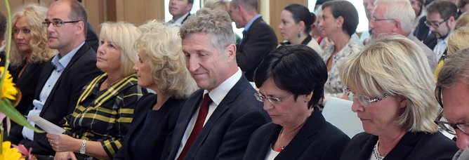 Die Verantwortlichen bei der Er&ouml;ffnung des B&uuml;rgerhauses (Foto: nnz)