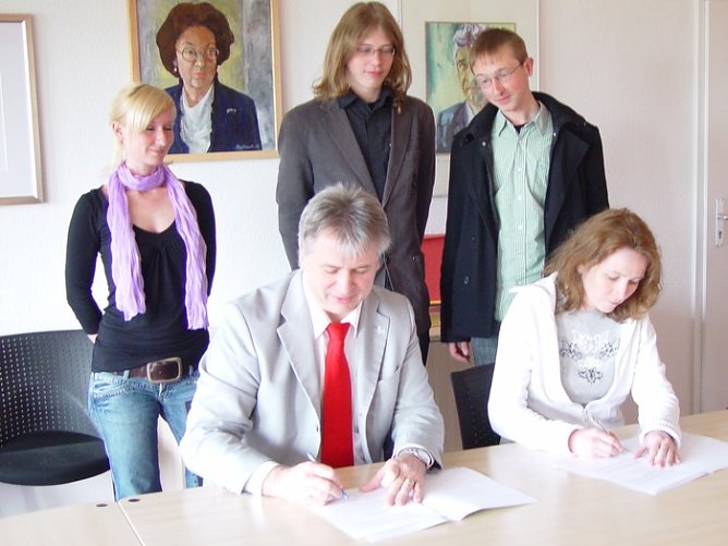 Unterschrift (Foto: Schelenhaus)