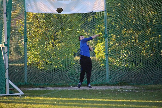 Erstes Flutlichtwerfen in Bleicherode (Foto: Silke Breitbarth SV Gl&uuml;ckauf Bleicherode)