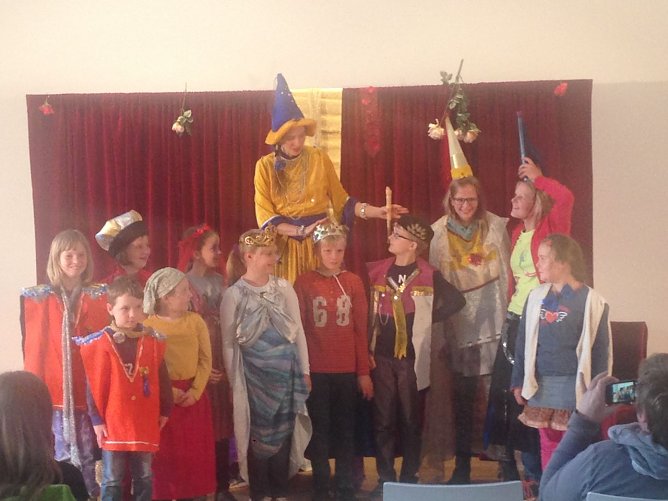 M&auml;rchen gespielt und Preise verliehen - das Projekt "Leseratte" ist in der Nordh&auml;user Biblitothek m&auml;rchenhaft zu Ende gegangen (Foto: Stadtbibliothek Nordhausen)