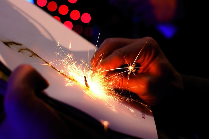 Pyro-Porträts zum Ehemaligenball (Foto: Jugendclubhaus) Pyro-Porträts zum Ehemaligenball (Foto: Jugendclubhaus)