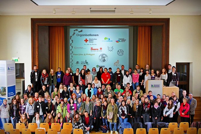 Fast einhundert Erstsemesterstudierende der Hochschule Nordhausen engagierten sich ehrenamtlich im Projekt Spuren hinterlassen � Eine Gemeinschaftsaktion (Foto: Hochschule Nordhausen)