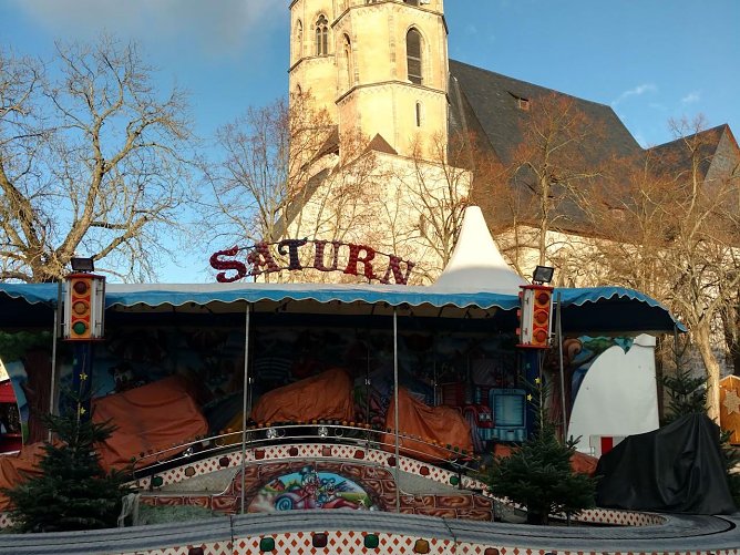 Vor der Blasiikirche (Foto: Peter Blei)
