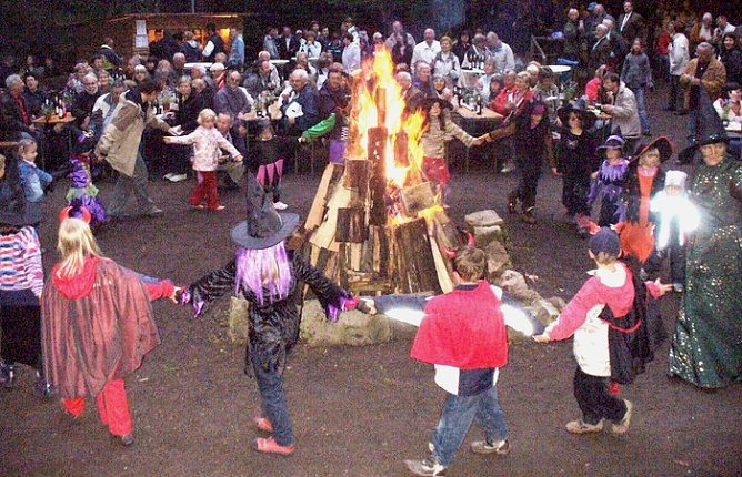 Hexen in Neustadt (Foto: H. Urban) Hexen in Neustadt (Foto: H. Urban)