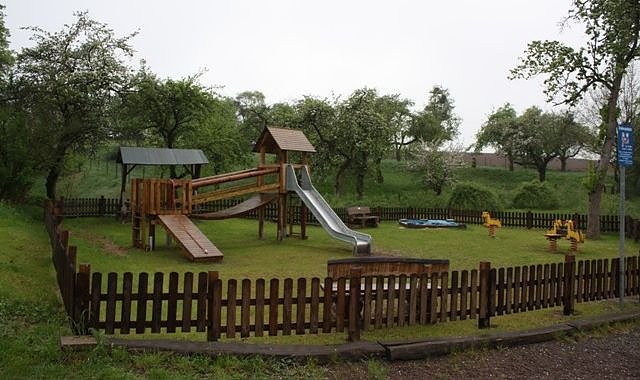 Abenteuer auf dem Spielplatz (Foto: Ibe) Abenteuer auf dem Spielplatz (Foto: Ibe)