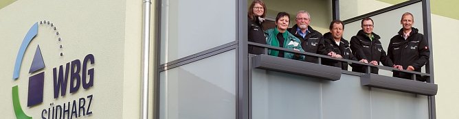 Haben gut lachen - von links: Sozialarbeiterin Anette Jahns, Hausdame Regina Jedricke, Vorstand Harald Eisentraut, Teamleiter Instandsetzung Mario Vopel, Teamleiter WBG-Zweigstelle Bleicherode Heiko Hebestreit und Vorstand Sven D&ouml;rmann (Foto: nnz)