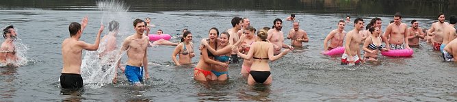 Ab ins kalten Wasser (Foto: nnz)