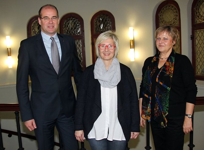 Landrat Matthias Jendricke, Dr. med. Petra Kromann und Frau Dipl. Med. Ingrid Francke (Foto: Jessica Pieper)