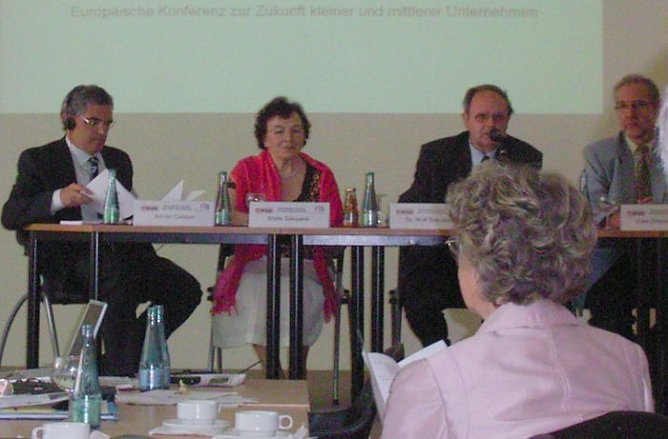 Schutzschirm gefordert (Foto: Hauthal) Schutzschirm gefordert (Foto: Hauthal)