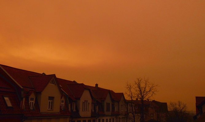 Himmel am Silvesterabend &uuml;ber Nordhausen (Foto: Bernd Thielbeer)
