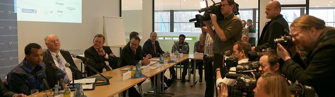 Gro&szlig;es Medieninteresse in der Autowelt (Foto: nnz)