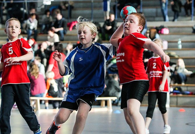 Erster Handballtitel geht nach Salza (Foto: Uwe Tittel) Erster Handballtitel geht nach Salza (Foto: Uwe Tittel)