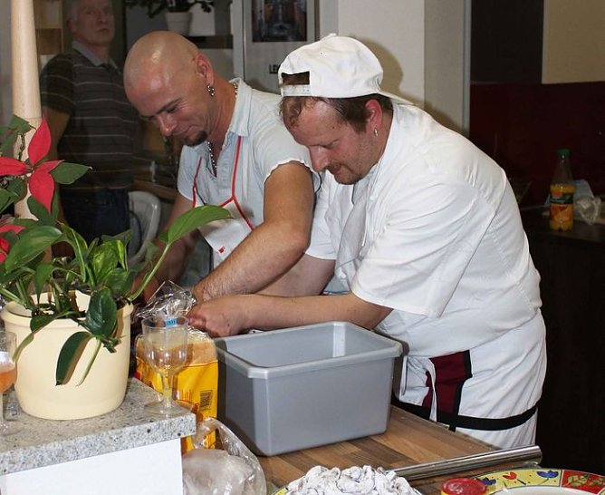 Kochen macht Spa&szlig; (Foto: E. Holstein)