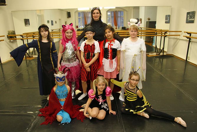 Kost&uuml;mball im Ballettstudio (Foto: G&uuml;nter Herting)