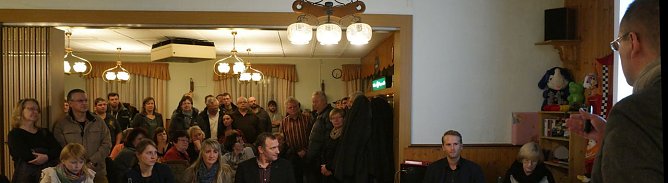 Blick auf einen Teil der Zuh&ouml;rer in der Obergrasm&uuml;hle (Foto: nnz)