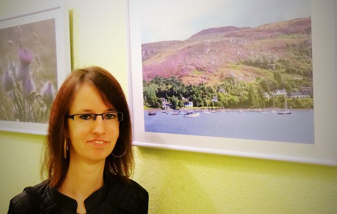 Rebekka Drews stellt ihre Fotografien im Mehrgenerationenhaus aus (Foto: Sophie Reuter) Rebekka Drews stellt ihre Fotografien im Mehrgenerationenhaus aus (Foto: Sophie Reuter)
