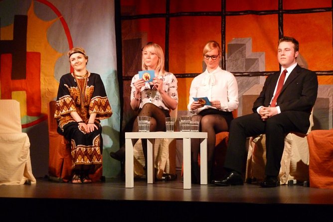 "Hammer und Hart" auf der pro Vita Studiobühne (Foto: Uwe Rüdiger) "Hammer und Hart" auf der pro Vita Studiobühne (Foto: Uwe Rüdiger)