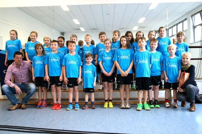 Belohung vom Badehaus - neues Trainingsdress f&uuml;r die Grundschule Petersdorf (Foto: Badehaus Nordhausen GmbH)