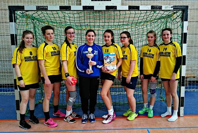 Humboldts Handballdamen haben beim Landesfinale den zweiten Platz gemacht (Foto: Werner H&uuml;tcher)