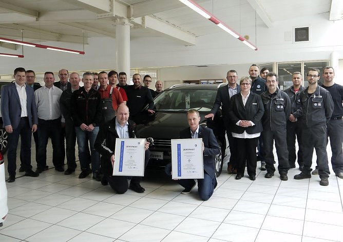 Stolz auf die Zertifizierung (Foto: Albertsmeyer)