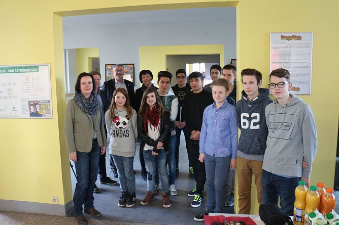 Zwei Monate fotografierten 14 Kinder und Jugendliche aus Deutschland, Afghanistan und Syrien und lernten sich kennenund  (Foto: Angelo Glashagel)