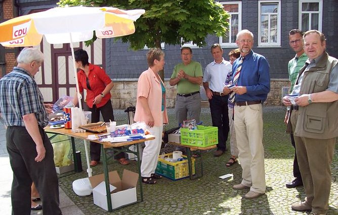 Wahlkampf vor Ort (Foto: CDU) Wahlkampf vor Ort (Foto: CDU)