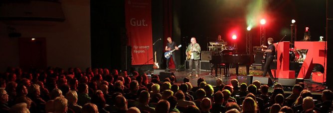 Zu ihrem 175. Geburtstag lud die Kreissparkasse am Freitag Abend zum Benefizkonzert mit Heinz Rudolf Kunze (Foto: Angelo Glashagel)