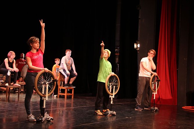 No money - pure honey - die Kinder des Zirkus Zappelini zeigten am Abend, was sie drauf haben (Foto: Angelo Glashagel)