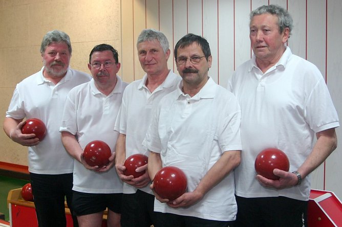 Mit einem guten zweiten Platz ist die Nordh&auml;user Kreisauswahl der Senioren B, gestellt vom Nordh&auml;user SV, vom Vierer-Finalturnier um die Th&uuml;ringer Vereinsmeisterschaft im Kegeln aus Artern zur&uuml;ck gekehrt (Foto: Uwe Tittel)