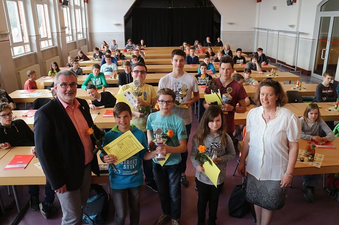 Die besten Zahlenakrobaten aus den Regelschulen des Nordhäuser Kreises (Foto: Angelo Glashagel) Die besten Zahlenakrobaten aus den Regelschulen des Nordhäuser Kreises (Foto: Angelo Glashagel)