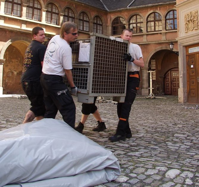 Schwerstarbeit auf Schlosshof (Foto: I. K&uuml;hn)
