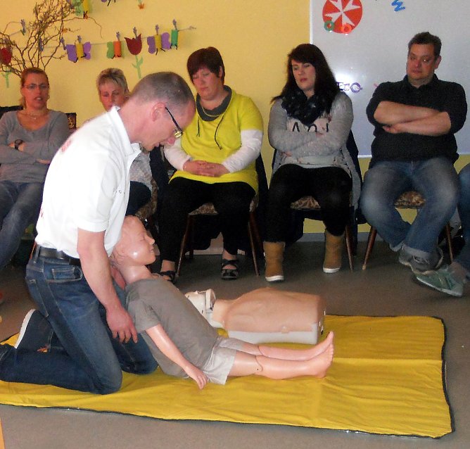 Erste Hilfe (Foto: Johanniter-Unfall-Hilfe e.V./ Katrin Krusche)