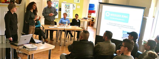 Crash-Kurs in Sachen Recht und Gesetz im Familienzentrum Nordhausen (Foto: Angelo Glashagel) Crash-Kurs in Sachen Recht und Gesetz im Familienzentrum Nordhausen (Foto: Angelo Glashagel)