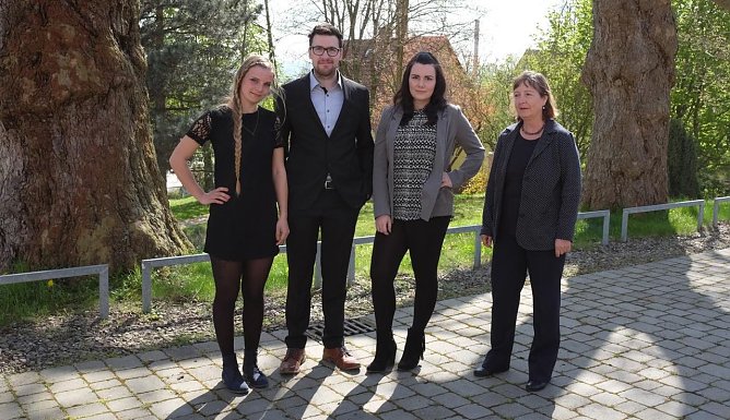 Geschafft: Erste E&Ouml;S-Absolventen (Foto: Elvira Stockmar)