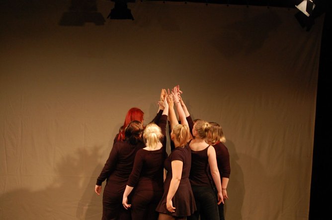Der DG-Kurs Klasse 9 der Staatlichen Regelschule Hainleite Wolkramshausen bei den Schultheatertagen 2015  (Foto: Moritz M&uuml;lich )