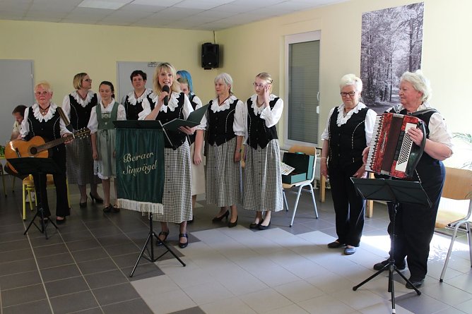 Hainleite-Wanderklub feierte 25-Jähriges (Foto: Karl-Heinz Herrmann) Hainleite-Wanderklub feierte 25-Jähriges (Foto: Karl-Heinz Herrmann)