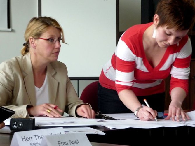 Wahlleiterin und Stellvertreterin (Foto: nnz) Wahlleiterin und Stellvertreterin (Foto: nnz)