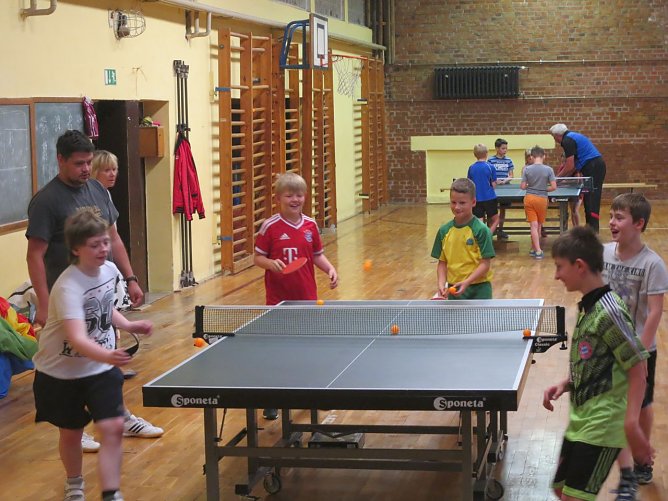 Vergangene Woche fand an der Grundschule Wipperdorf ein Schnuppertag mit dem Tischtennisverein Wipperdorf statt. Jede Klasse erhielt eine Sportstunde  (Foto: Heike Janssens)