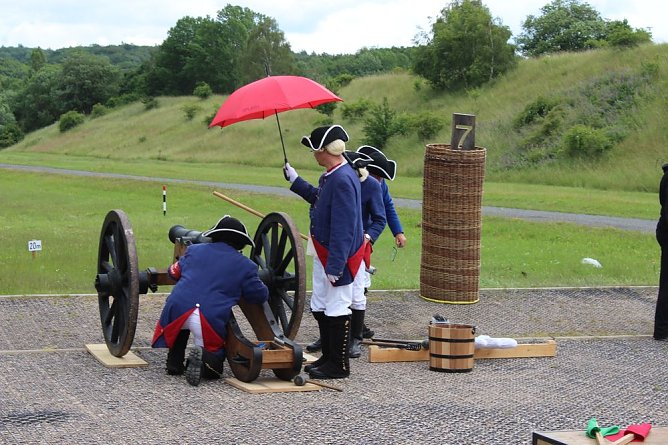 Mehr als nur Kanonenschießen (Foto: Karl-Heinz Herrmann) Mehr als nur Kanonenschießen (Foto: Karl-Heinz Herrmann)