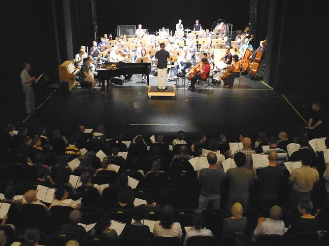 Ch&ouml;re und Orchester proben f&uuml;r Carmina Burana (Foto: Birgit Hellrung)