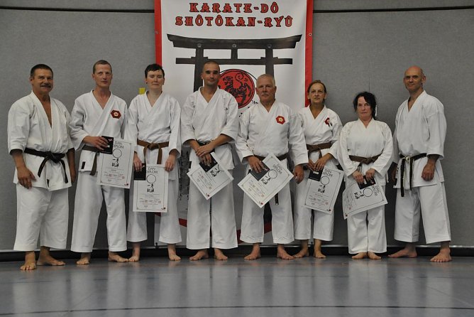 Eine Handvoll neuer Karatemeister (Foto: Sven Schröter) Eine Handvoll neuer Karatemeister (Foto: Sven Schröter)