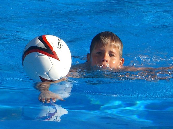 Das Salzaquellbad hat die kommenden Tage l&auml;nger ge&ouml;ffnet (Foto: Badehaus Nordhausen GmbH)