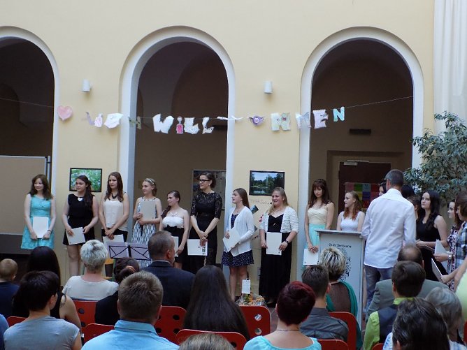 m vergangenen Schuljahr haben zum ersten Mal Sch&uuml;lerinnen der Klasse 9 und 10 der RS Petersbergschule Nordhausen im Rahmen des Sportunterrichts die Sporthelferausbildung und Pr&uuml;fung  abgelegt. Jetzt gab es daf&uuml;r auch Zeugnisse (Foto: Fam. Hartleb)