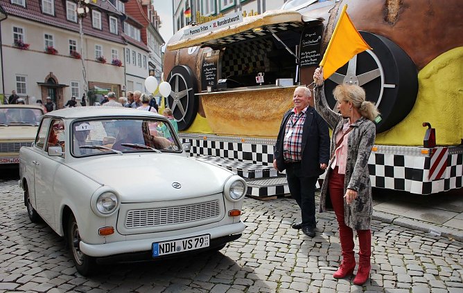 Birgit Keller startet die Ausfahrt (Foto: M. Steuer)